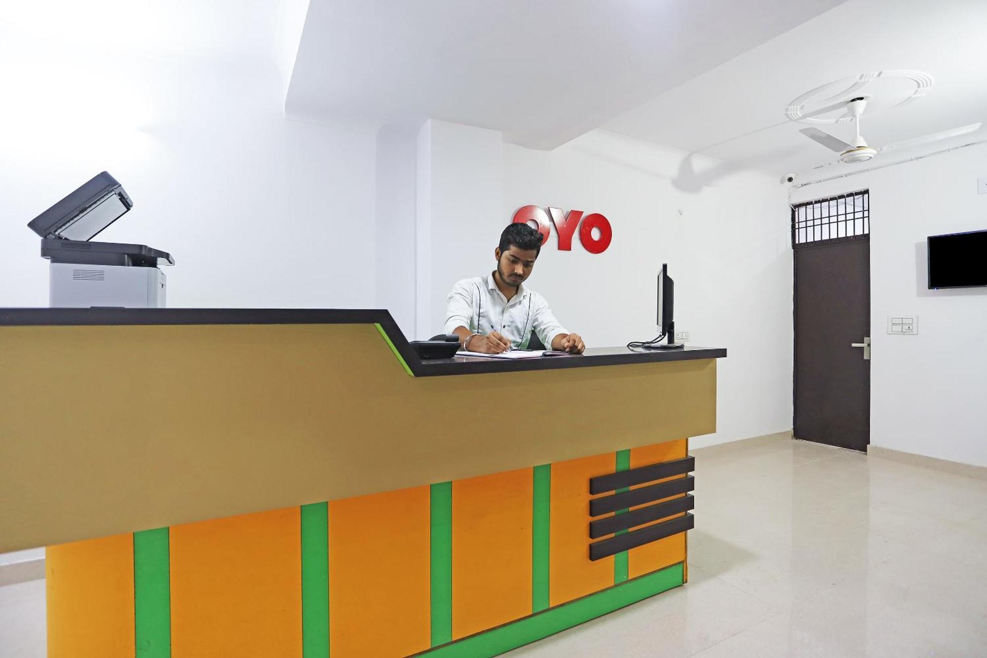 Hotel O Lal Residency Делхи Екстериор снимка