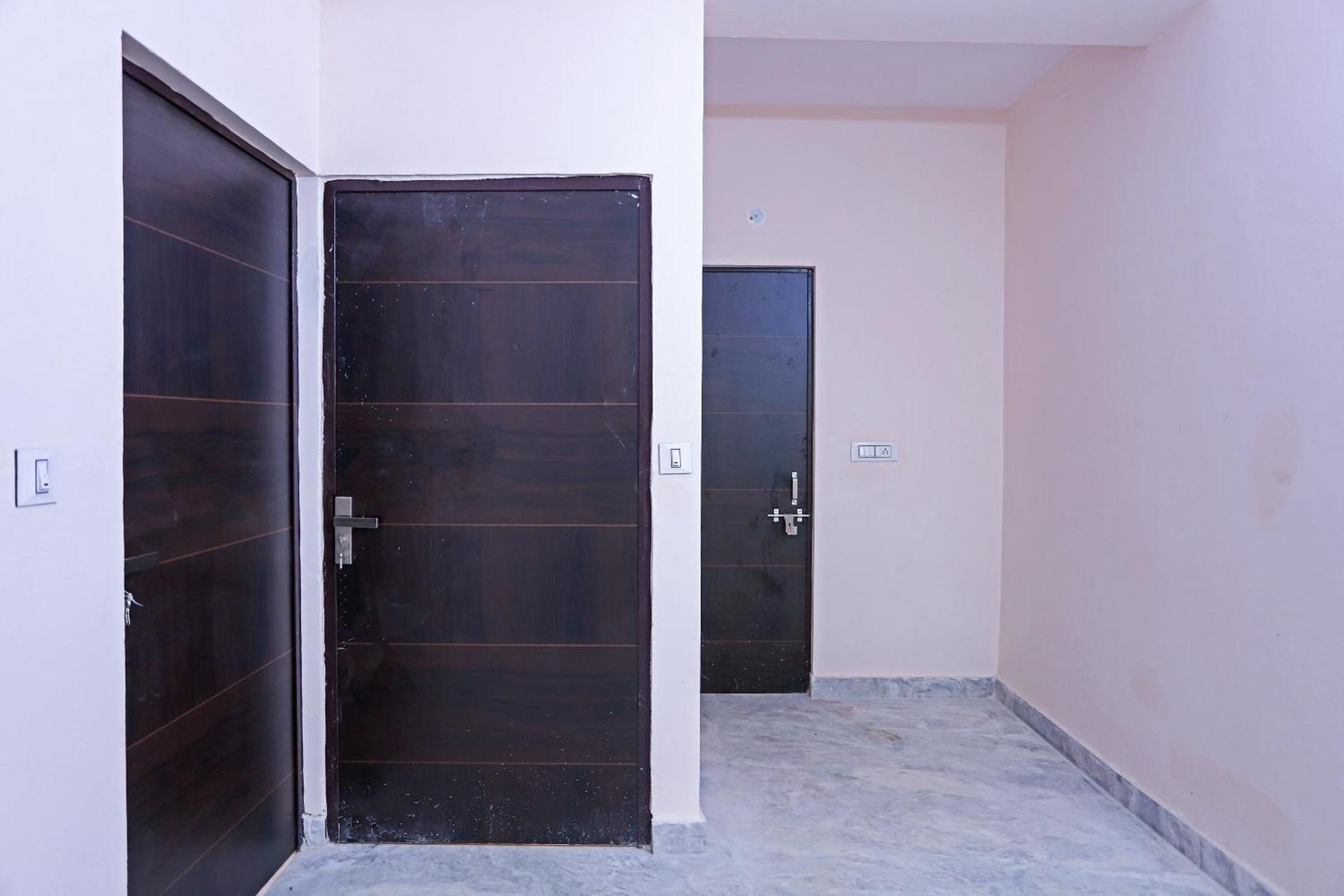 Hotel O Lal Residency Делхи Екстериор снимка